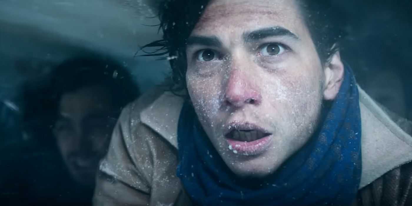 Jose looking frozen and terrified in Society of the Snow
