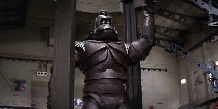 Mechani-Kong erguendo um braço para atacar em King Kong Escapes