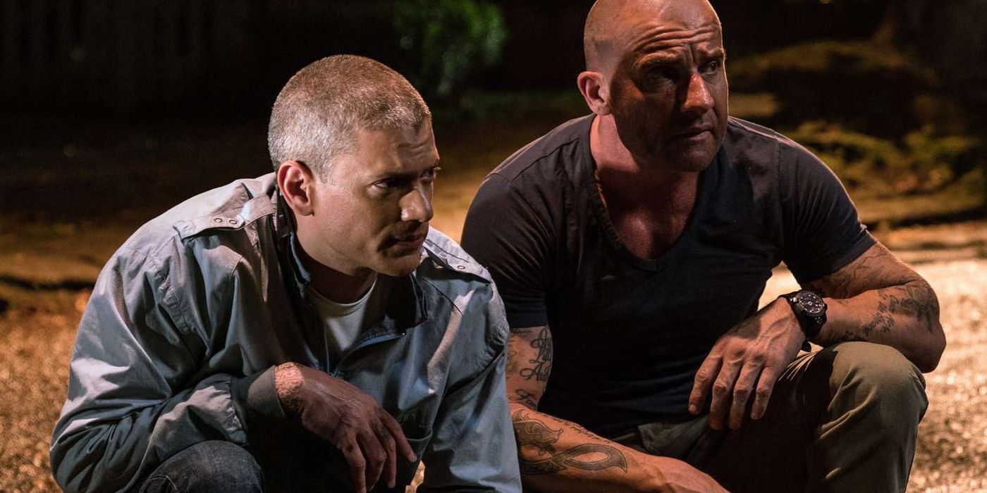 Lincoln and Michael kneeling and looking cautious in Prison Break season 5