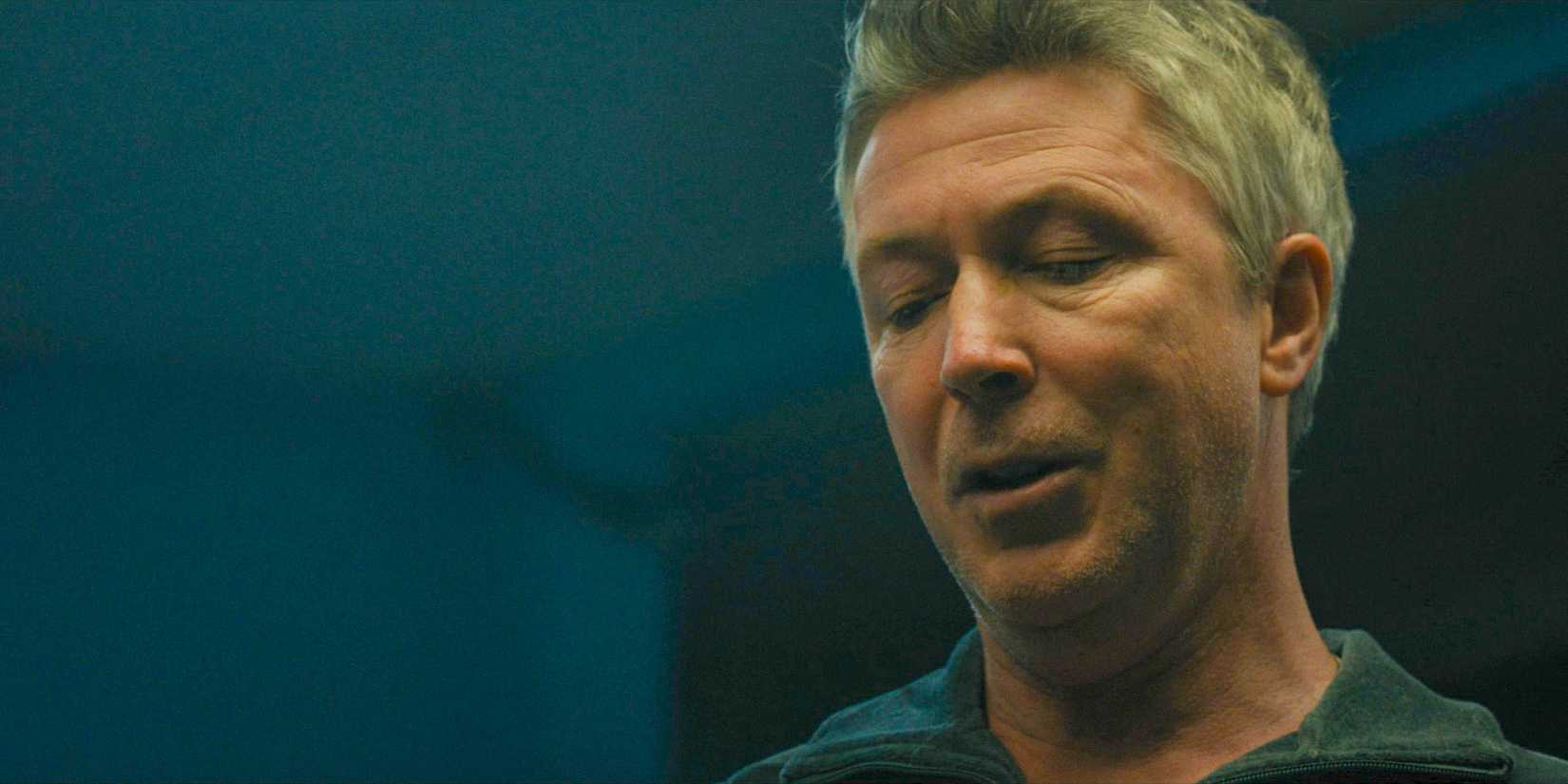 Майло (Аидан Гиллен) стреляет в Романа в 9-м эпизоде 3-го сезона сериала "Mayor of Kingstown"