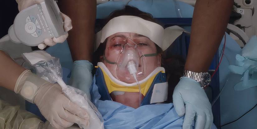 Meredith Grey (Ellen Pompeo) being operated on in Grey's Anatomy