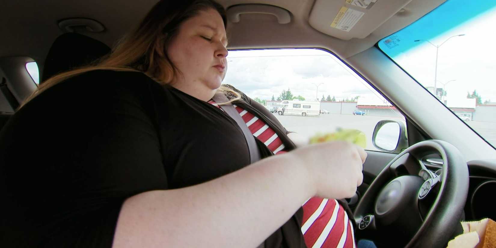 My 600-lb Life Maja eating in her car