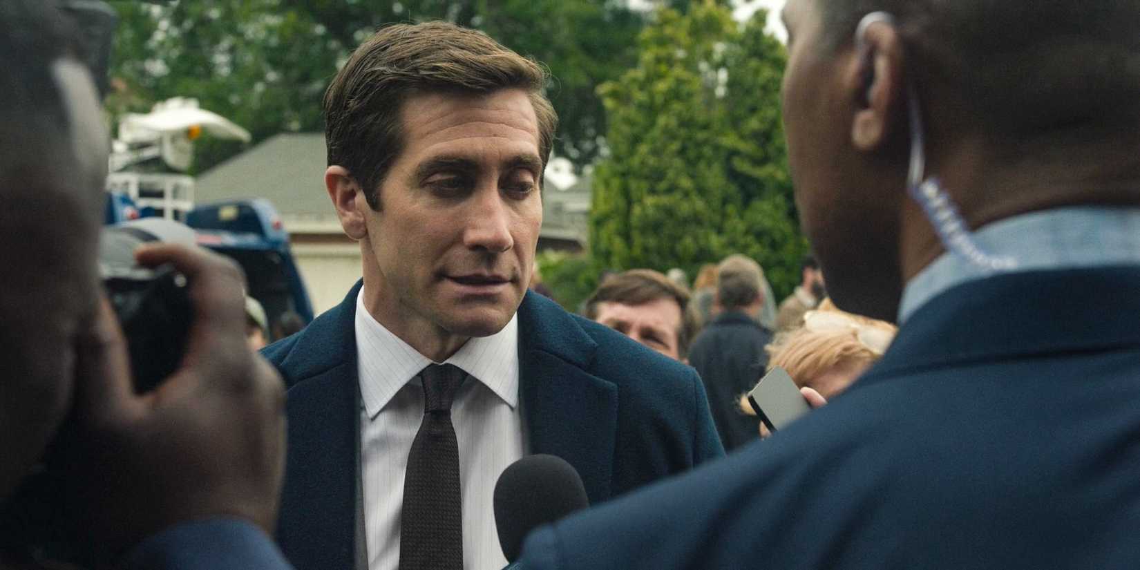 Rusty (Jake Gyllenhaal) speaking to the press after being declared innocent of Carolyn's murder in Presumed Innocent Season 1 Episode 8