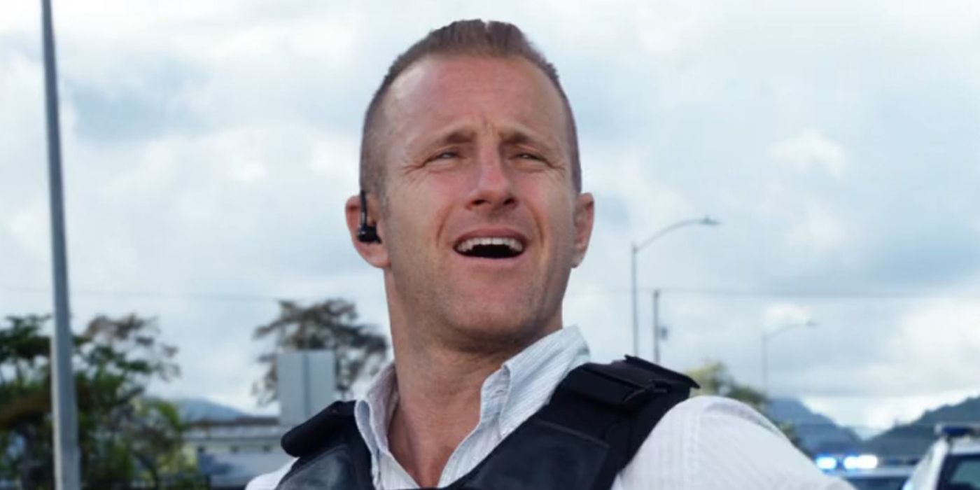 Scott Caan hawaii five. o as Danny wearing a earpiece