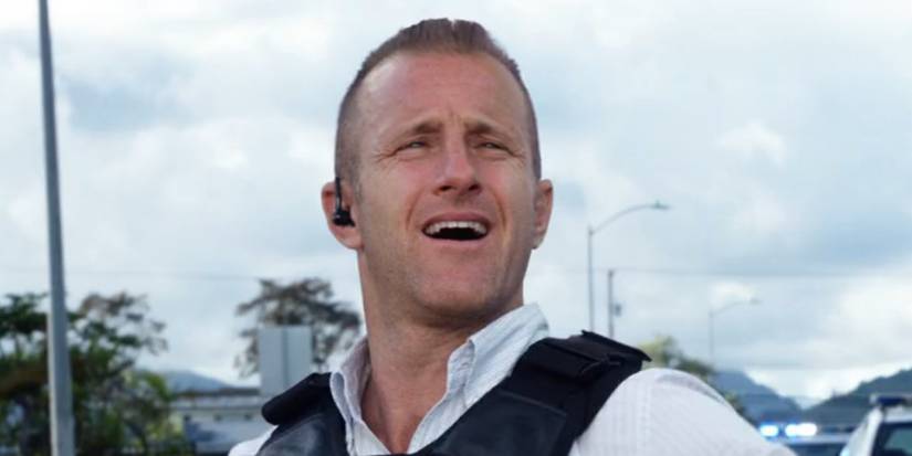 Scott Caan hawaii five. o as Danny wearing a earpiece