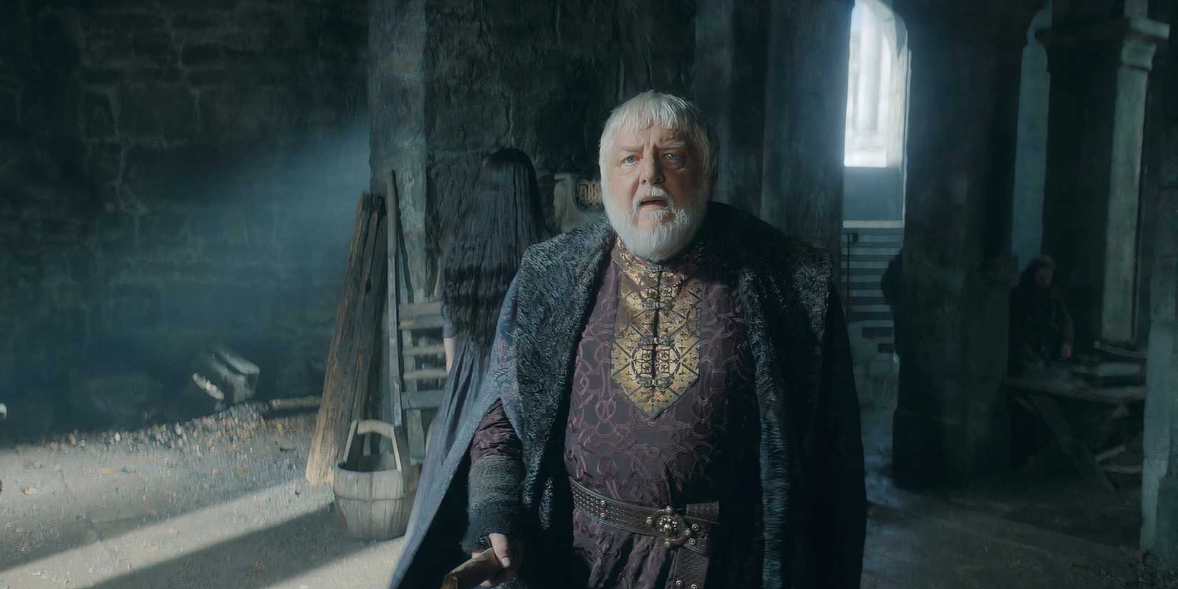 Simon Strong speaking to Daemon with Alys Rivers behind him in House of the Dragon season 2