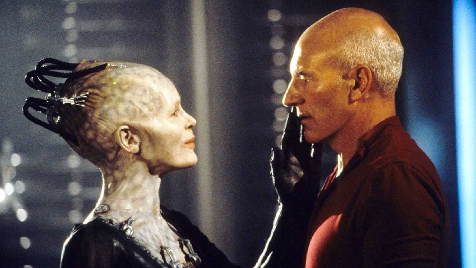 A Rainha Borg acaricia Jean Luc Picard em Star Trek: First Contact