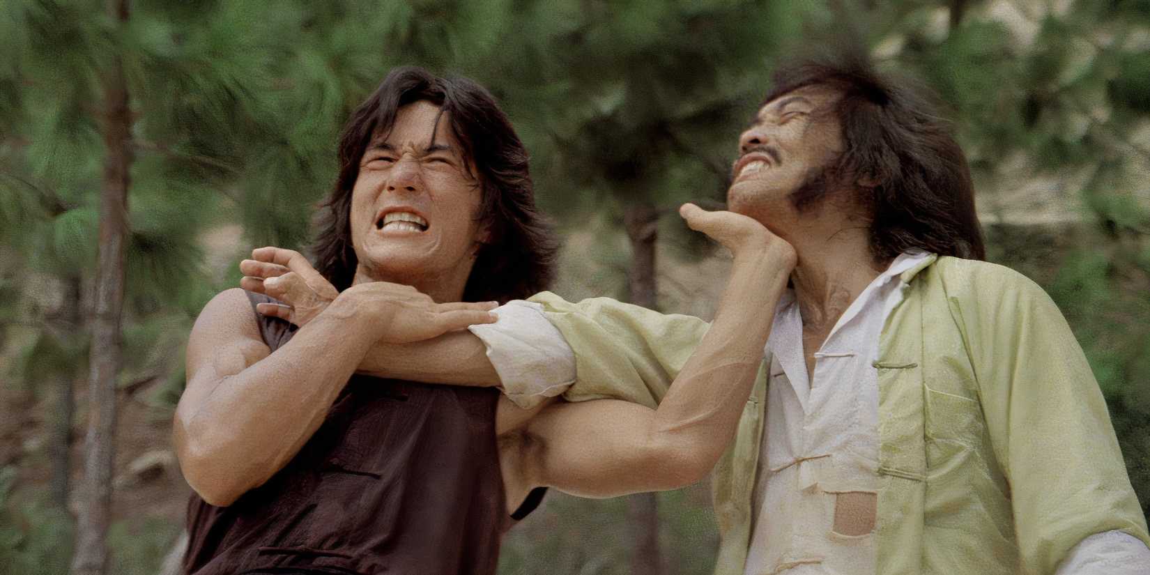 Characters fighting in Drunken Master with jackie chan forcing his hand under his opponens neck