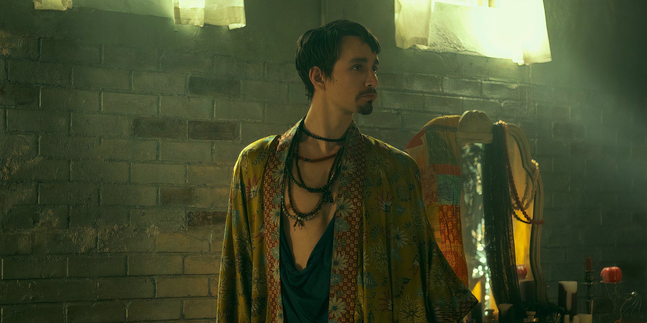 Still of Robert Sheehan as Klaus in The Umbrella Academy Season 4