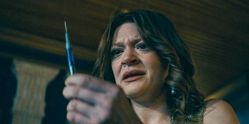 Ashley (Colby Minifie) prestes a injetar Composto V no episódio 8 da 4ª temporada de The Boys