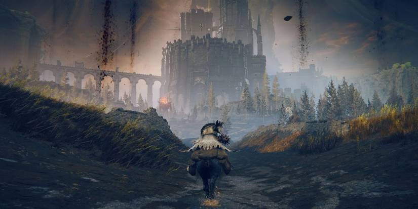 Игрок, едущий к Shadow Keep в Land of Shadow в Elden Ring.