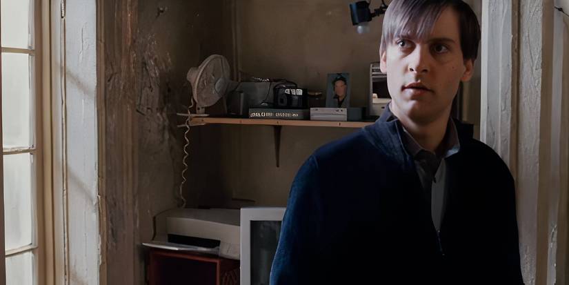 Tobey Maguire as Peter Parker in his apartment in Spider-Man 3