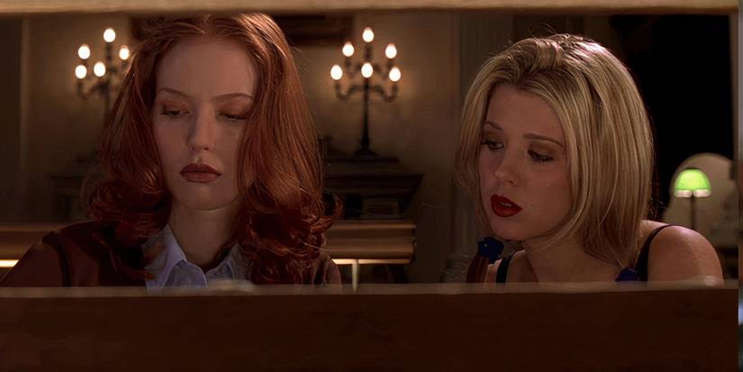 Alicia Witt and Tara Reid in Urban Legend