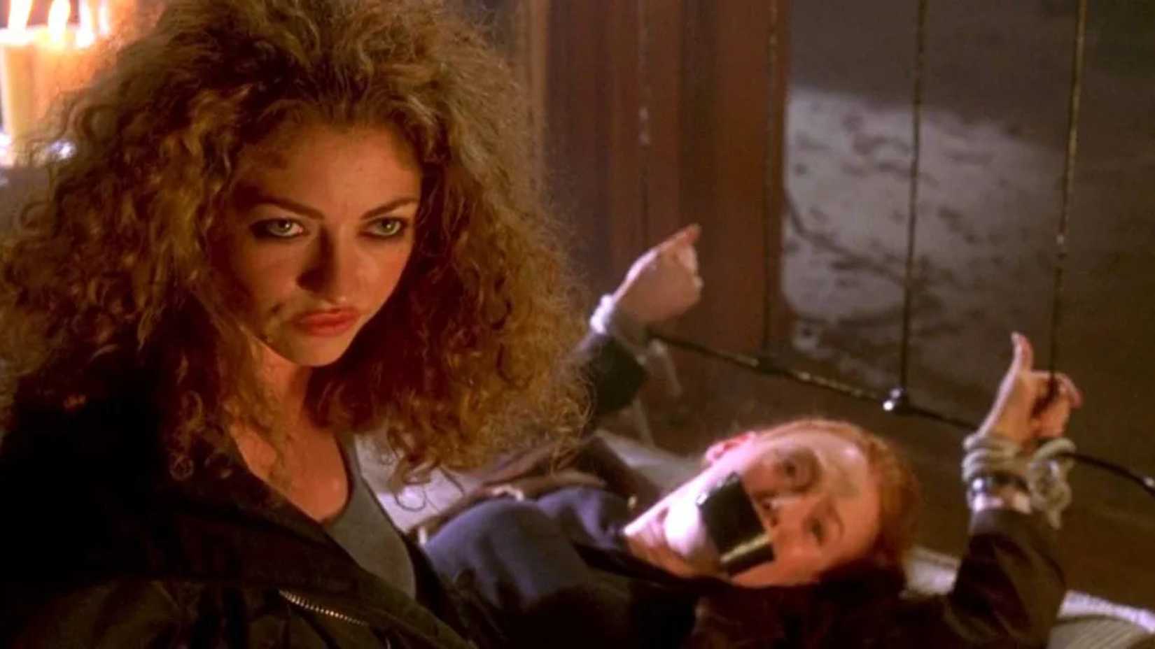 Mulher em perigo em Urban Legend