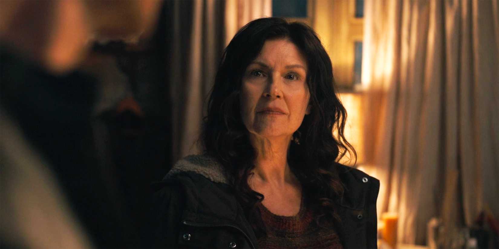 Wendy Crewson as Mary Dove Shaw looking concerned in Tracker