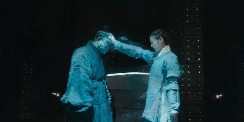 Mudeok sucks the soul from someone in Alchemy of Souls