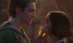 Andrew Burnap as Jonathan holding Rachel Zegler's Snow White's face in Snow White