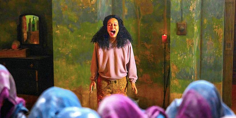 Annarah Cymone como Sandra grita em uma sala cheia de figuras encapuzadas de The Midnight Club