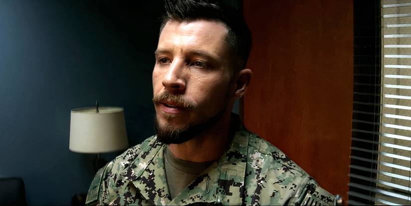 Крупный план Беу Кнапа в роли Дрю Френкли в 3-й серии 7-го сезона сериала "SEAL Team"