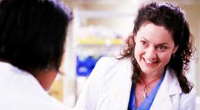 Chandra Wilson as Miranda Bailey and Kali Rocha as Sydney Heron in Grey's Anatomy season 3, episode 15