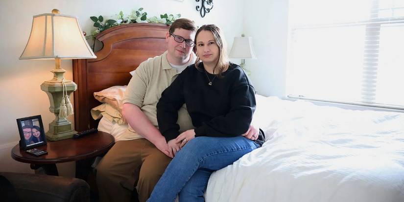 Gypsy-Rose Blanchard annd Ken Urker sitting on a bed in Gypsy-Rose Life After Lock Up.