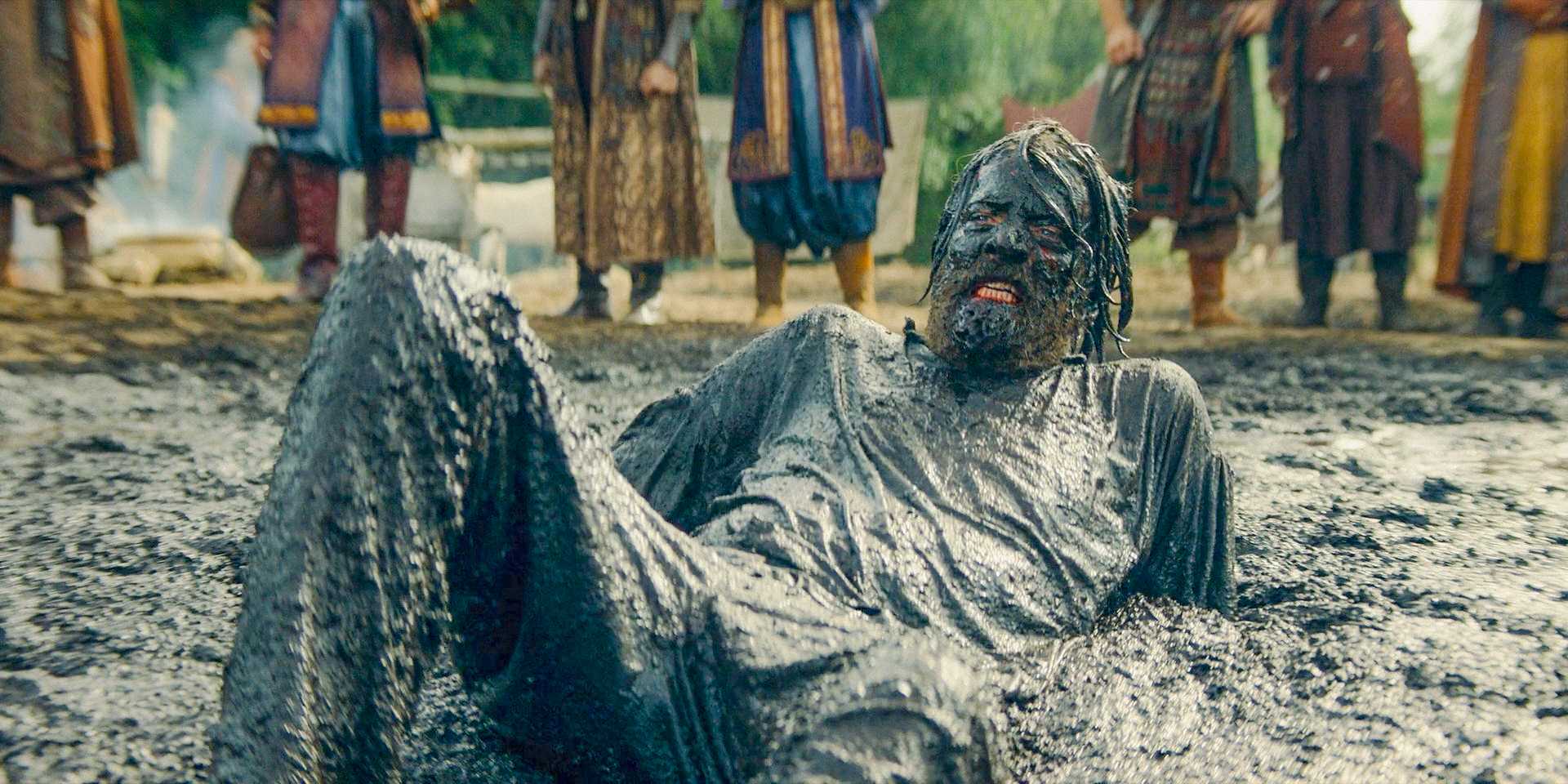 Tyland Lannister (Jefferson Hall) covered in mud in House of the Dragon season 2 Episode 8