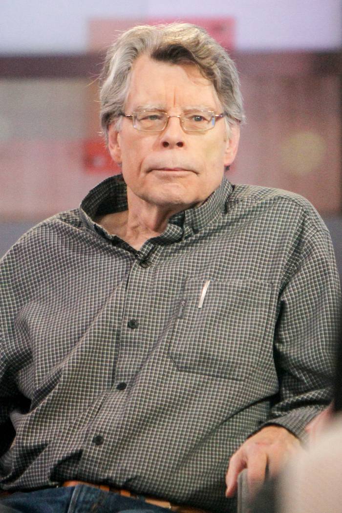 Stephen King em foto promocional para o Halloween.