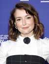 Head of the head of Milana Vayntrub