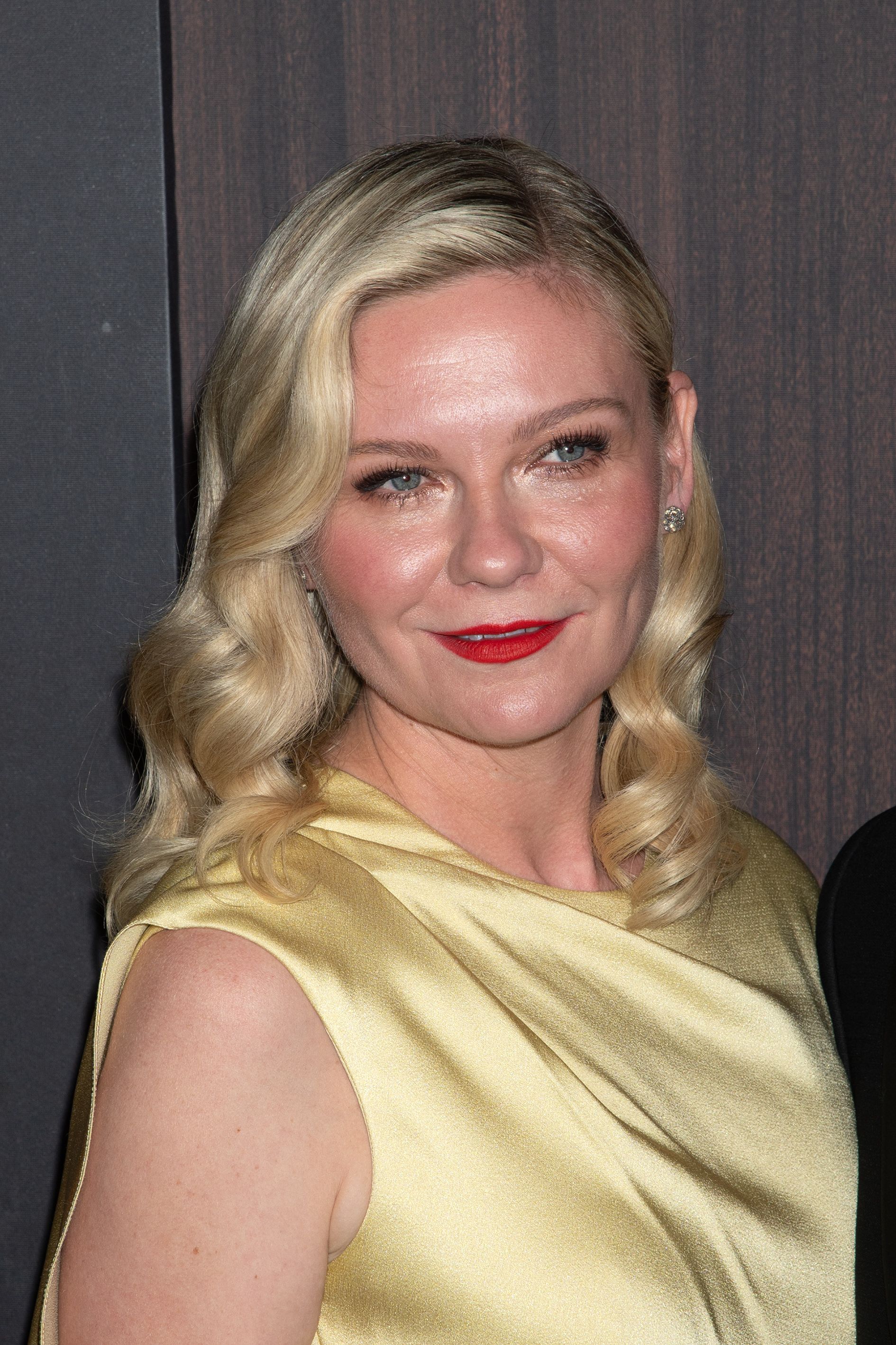Headshot Of Kirsten Dunst