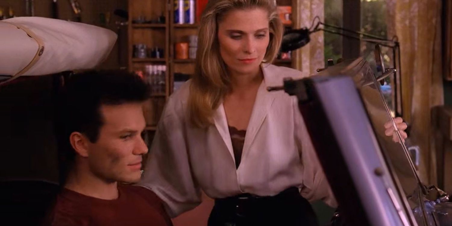 Twin Peaks On Streaming Is Missing One Of The Best & Most Important Parts Of The Show