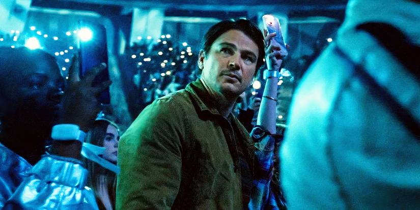 Josh Hartnett standing in a crowd at a concert in Trap movie