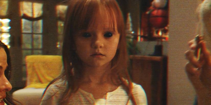 Leila com olhos negros em atividade paranormal A dimensão fantasma