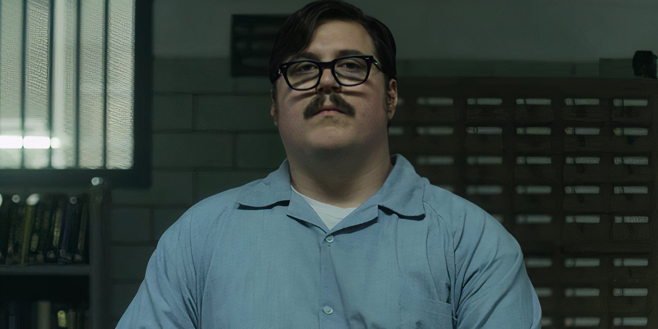 Cameron Britton nei panni di Ed Kemper in Mindhunter