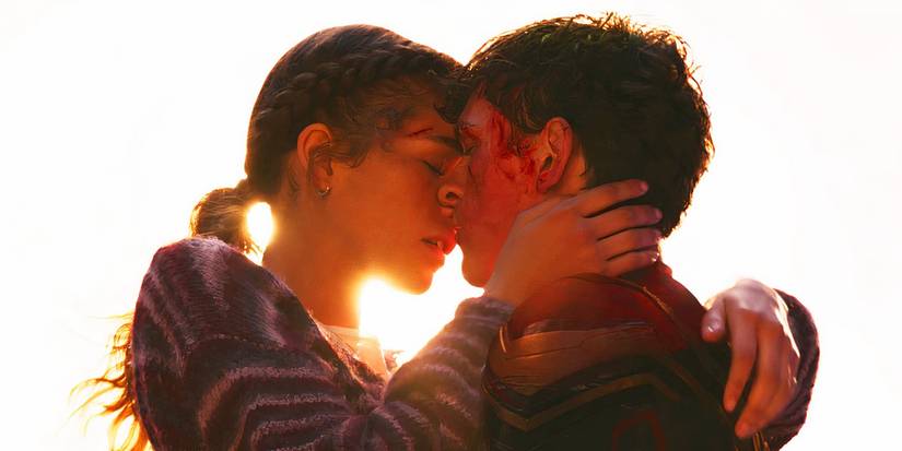 MJ and Peter Parker kissing in Spider-Man No Way Home