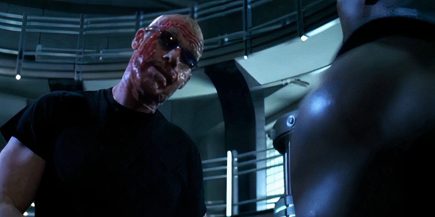 reinhardt-smiling-at-blade-ii 8 Superhero Movies That Are Basically Horror Films, Ranked