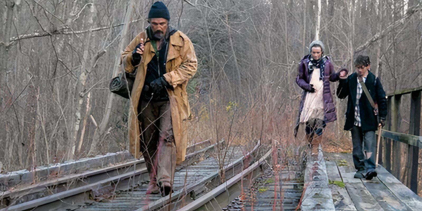 Personagens da Stake Land andando em trilhos de trem na floresta