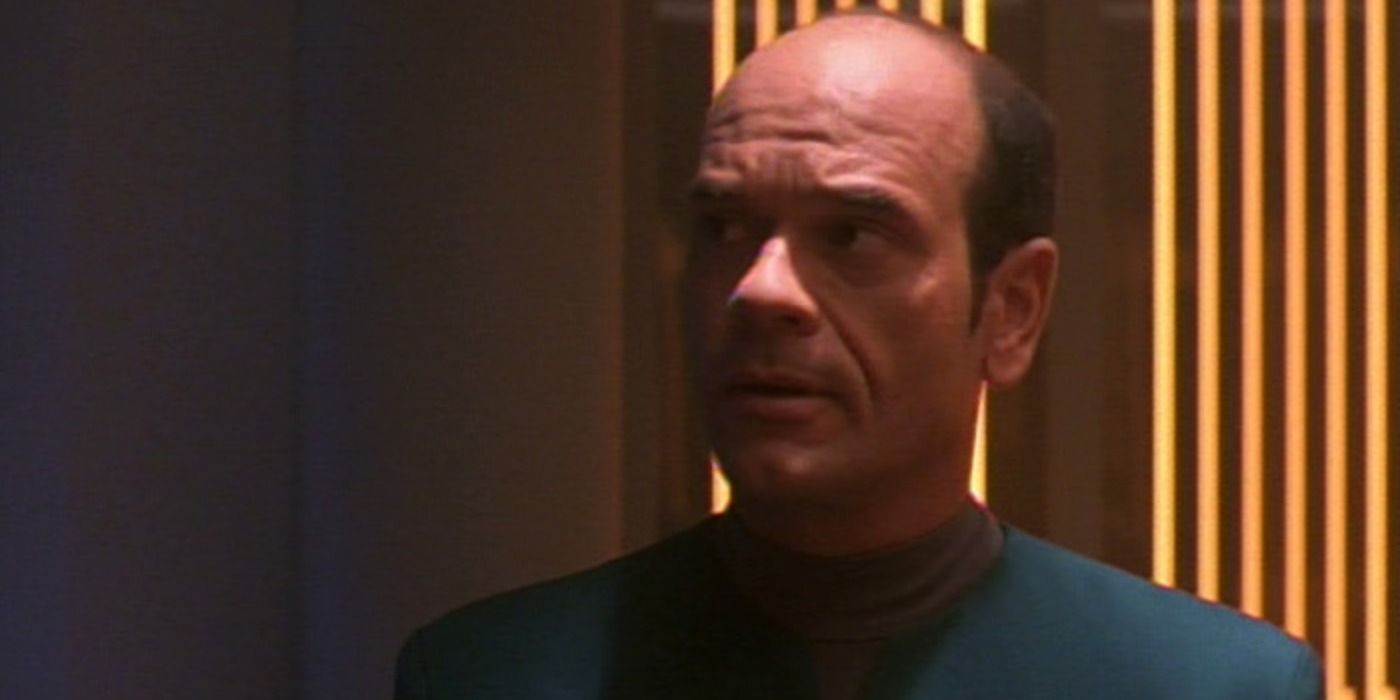 Star Trek: Voyager's Doctor Before Robert Picardo Was A TNG Criminal