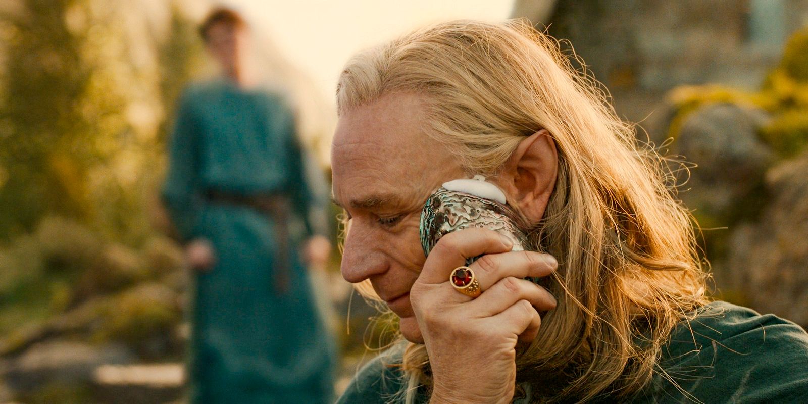 Círdan (Ben Daniels) shaving off his beard with a seashell in The Lord of the Rings: The Rings of Power Season 2 Episode 2