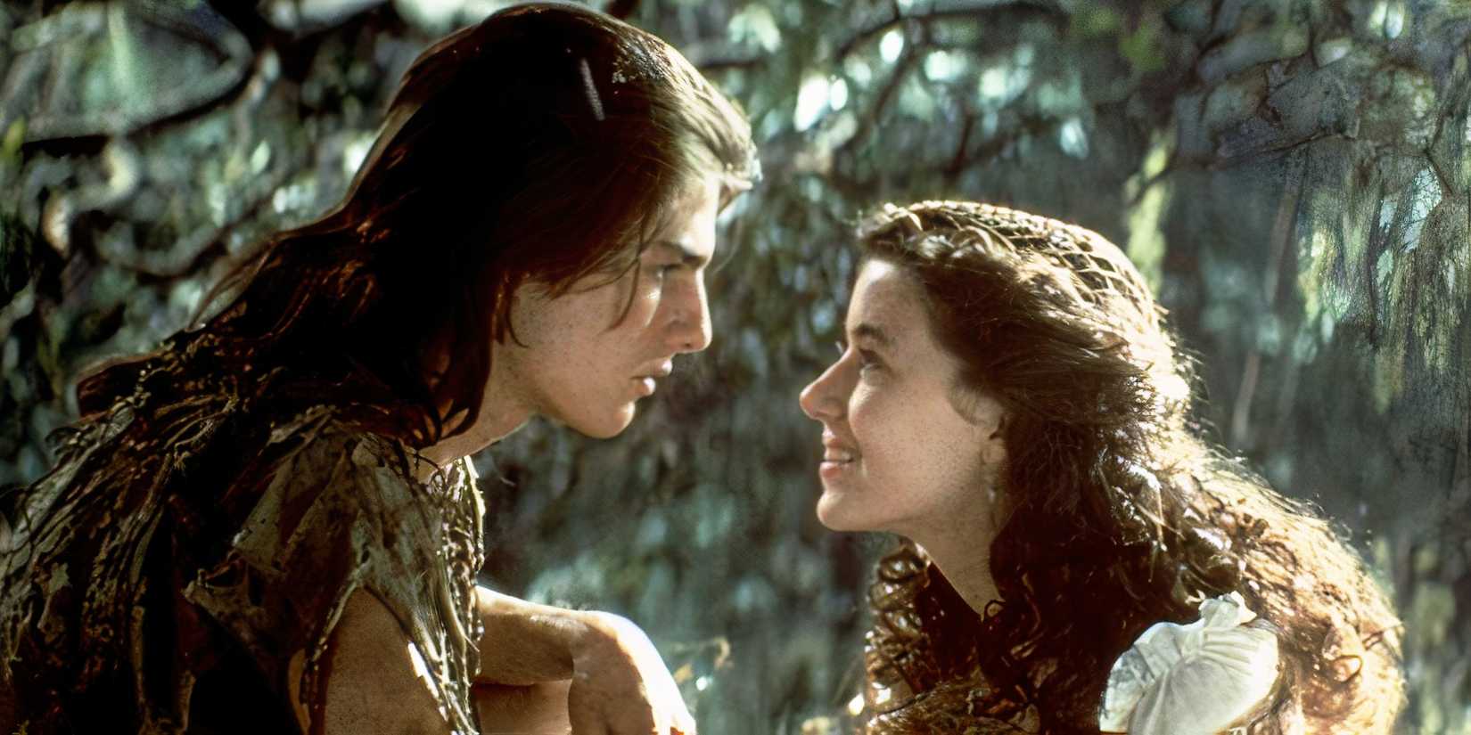 Mia Sara como Lili e Tom Cruise como Jack se olhando intensamente em Lenda