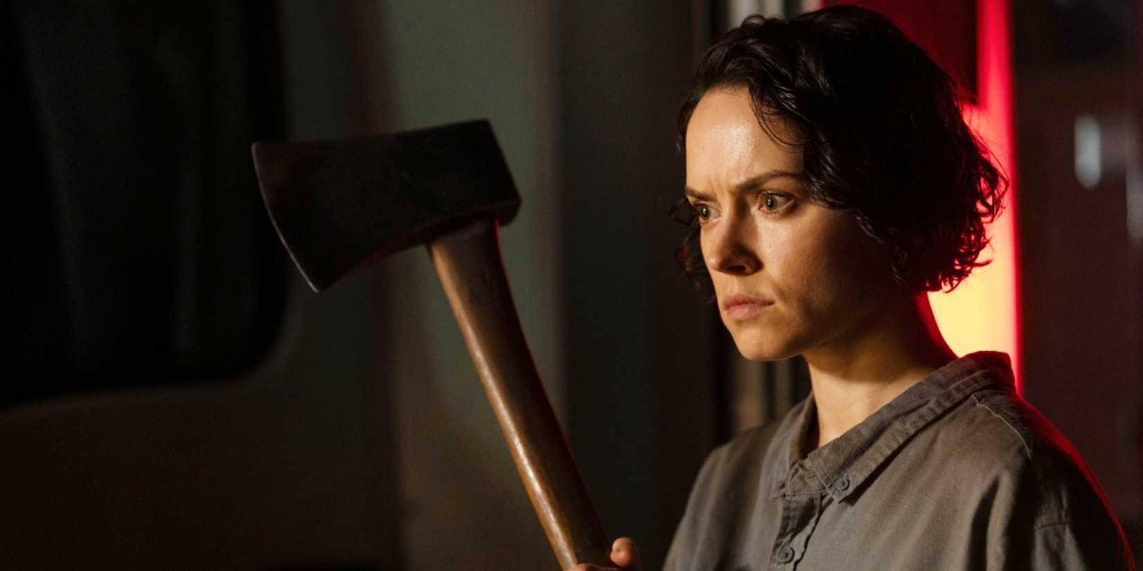 Daisy Ridley as Ava Newman with an axe in We Bury the Dead