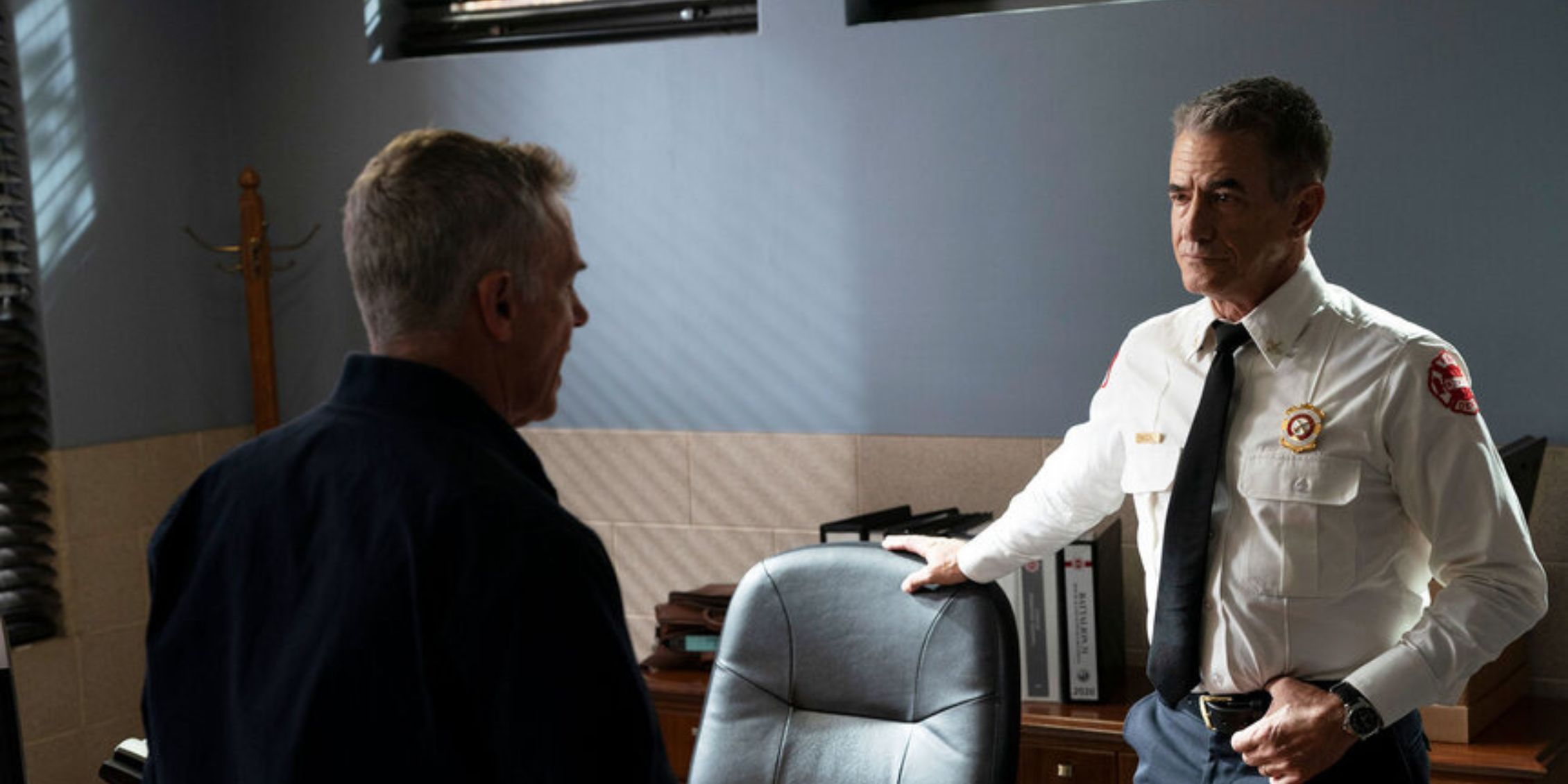 Firehouse 51's New Rule Makes Boden's Replacement A Hypocrite In Chicago Fire Season 13