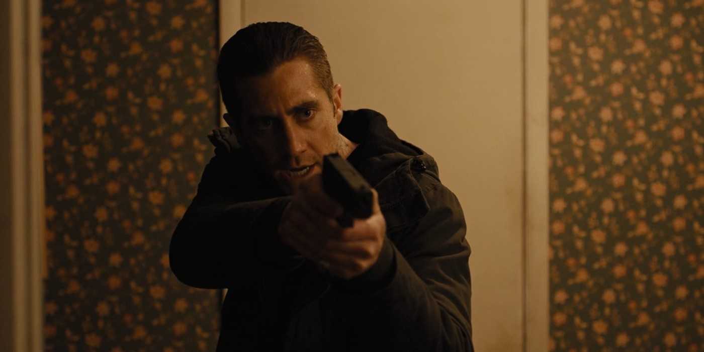 Jake Gyllenhaal aiming a gun in Prisoners