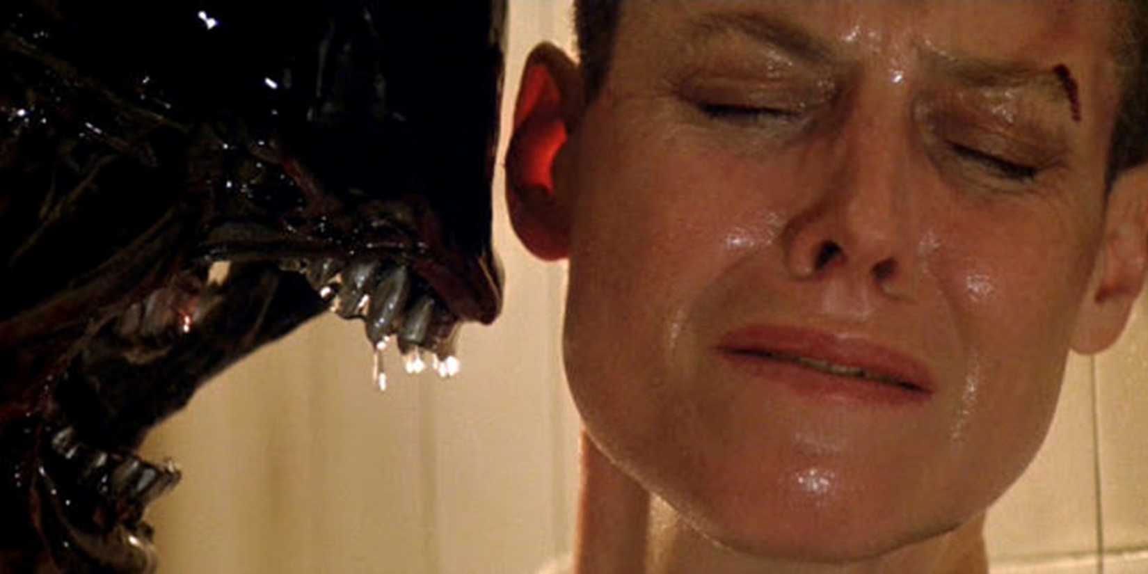 A xenomorph roars in Ripley's face in Alien 3