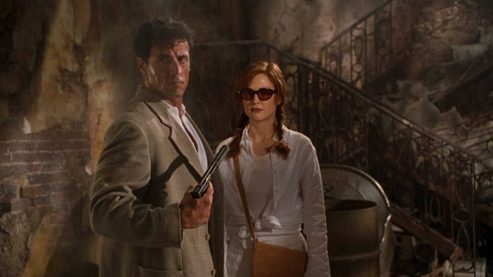 Sylvester Stallone e Julianne Moore em Assassinos