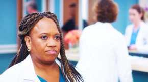 Chandra Wilson as Miranda Bailey, Kali Rocha as Sydney Heron and Adelaide Kane as Jules Millin in Grey's Anatomy season 21 episode 1-1