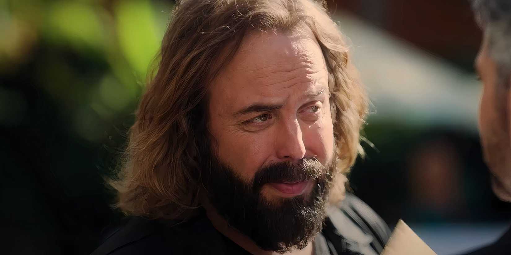 cisco giving a sly smile in the lincoln lawyer season 3