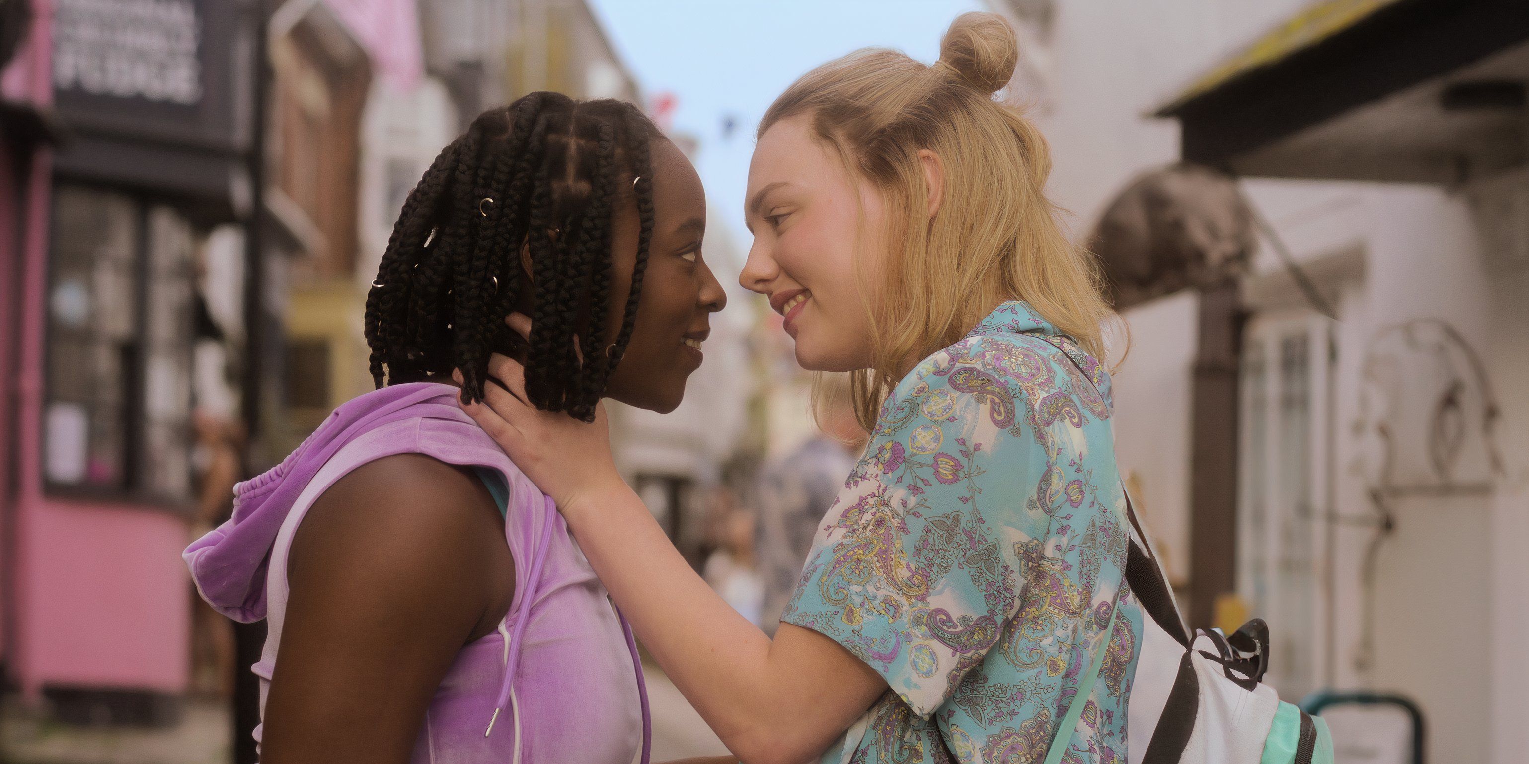 Darcy (Kizzy Edgell) and Tara (Corinna Brown) about to kiss in the street in Heartstopper season 3