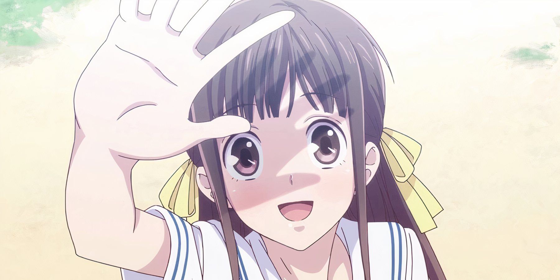 Honda Tōru bloqueando o sol com a mão e sorrindo na Fruits Basket