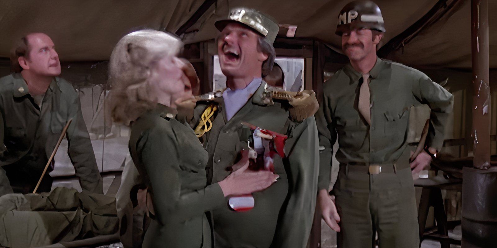 Hawkeye's 15 Best Quotes From MASH, Ranked