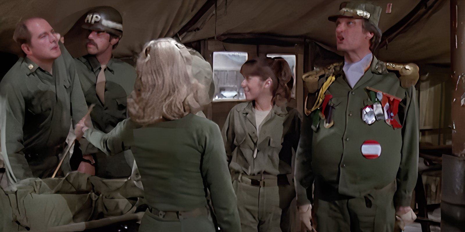 Hawkeye's 15 Best Quotes From MASH, Ranked